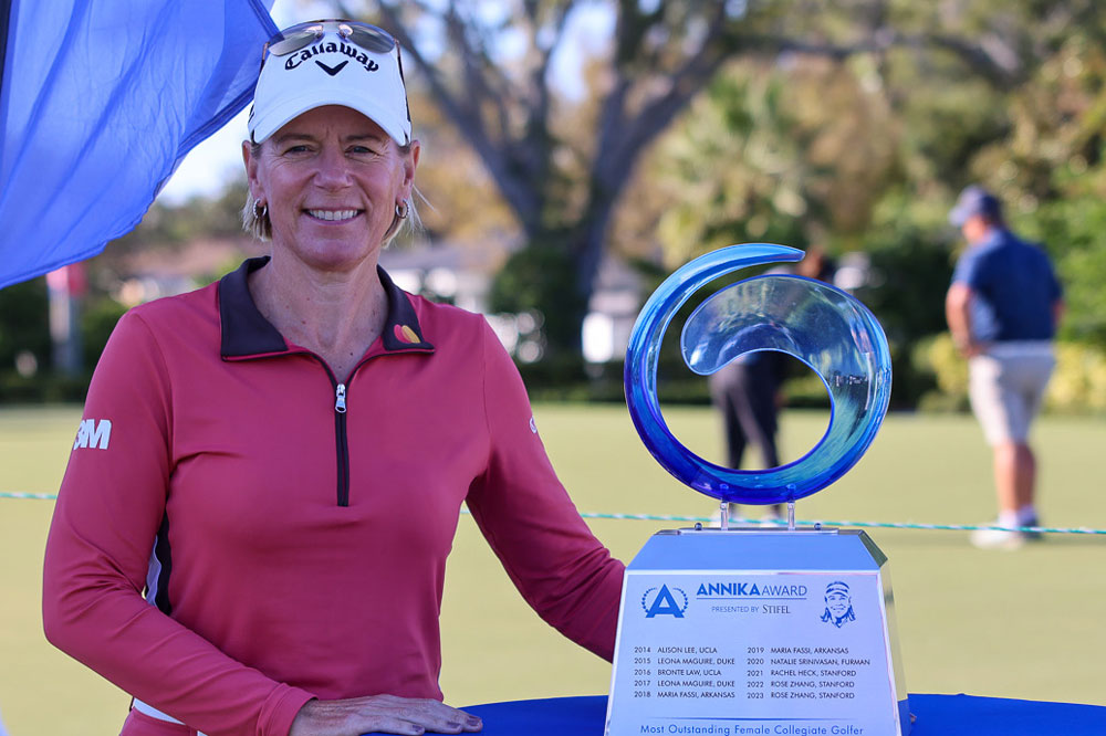 Annika med ett golfpris